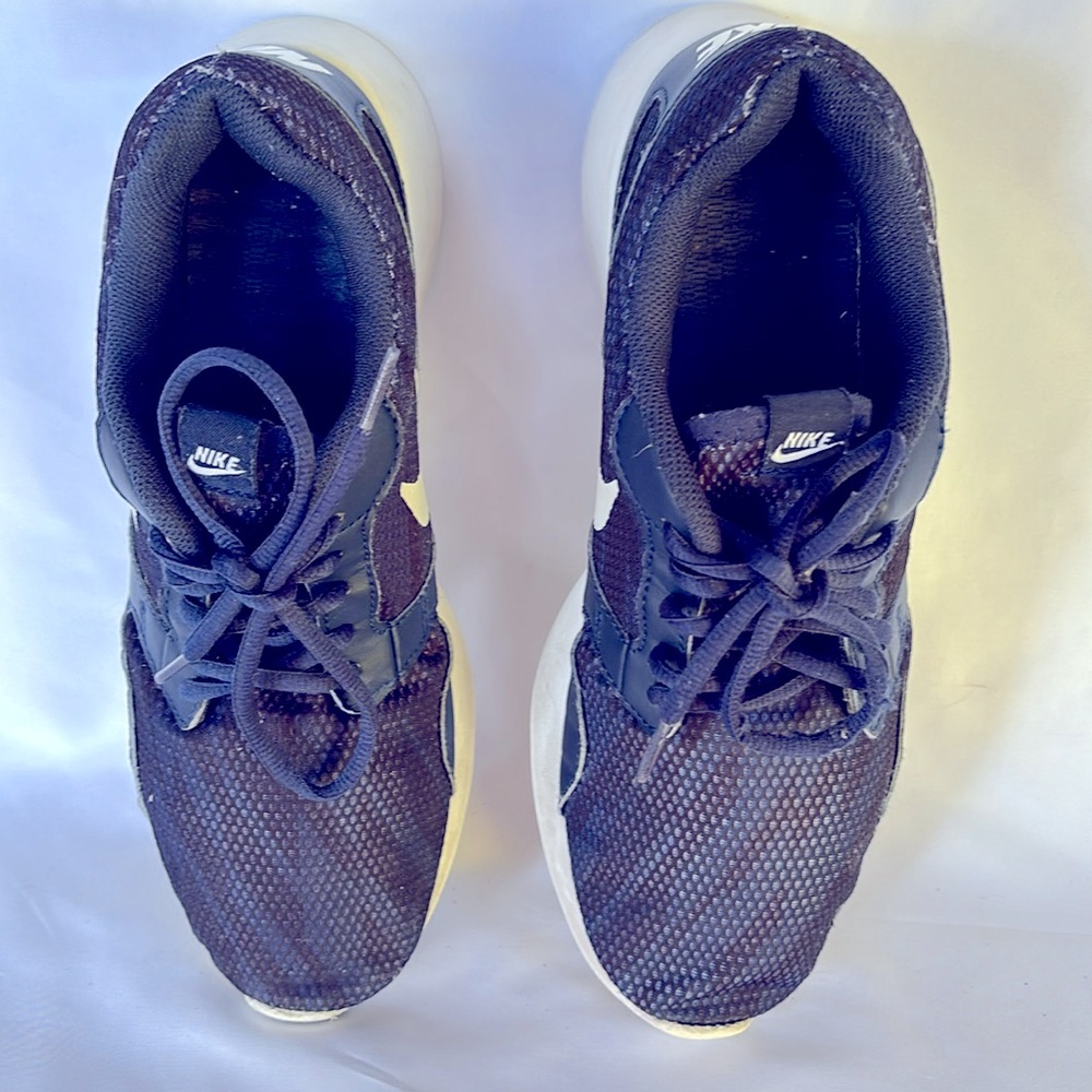 Slightly Worn Woman Nike  Navy Blue  Sneakers Size 9.5 - Picture 6 of 12